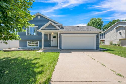 2906 Zenith Ave, Spirit Lake, IA, 51360-7577 | Card Image