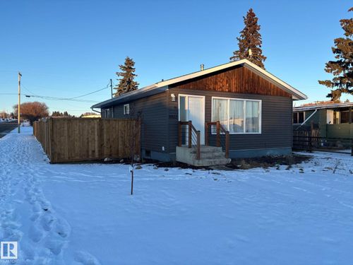 5022 51 Ave, Elk Point, AB, T0A0B9 | Card Image