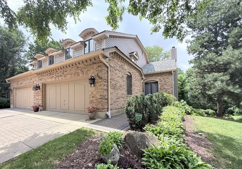 640 Walnut Oaks Dr, Roselle, IL, 60172-2200 | Card Image
