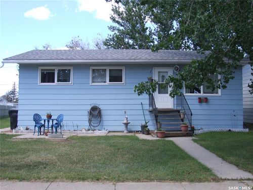 114 3rd St E, Leader, SK, S0N0C8 | Card Image