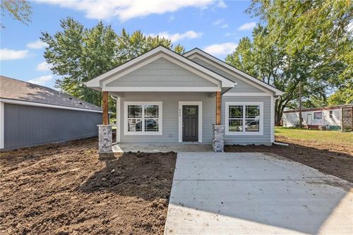 628 Monroe St, Pomona, KS, 66076-8140 | Card Image