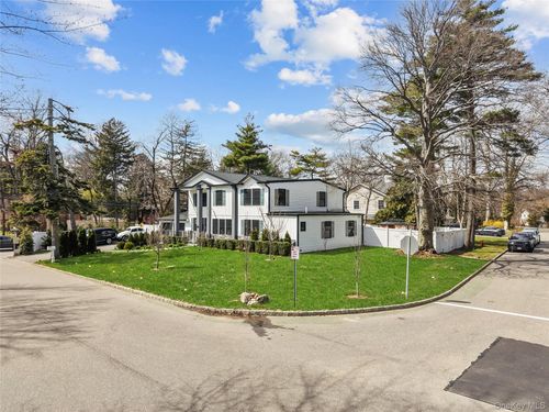 2 Pine Dr S, Roslyn, NY, 11576-2018 | Card Image