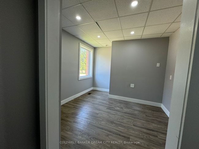 93 Main St, House other with 5 bedrooms, 5 bathrooms and 6 parking in Highgate ON | Image 9