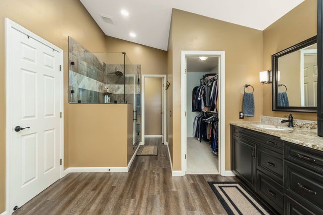 Remodeled Primary Bath! | Image 17