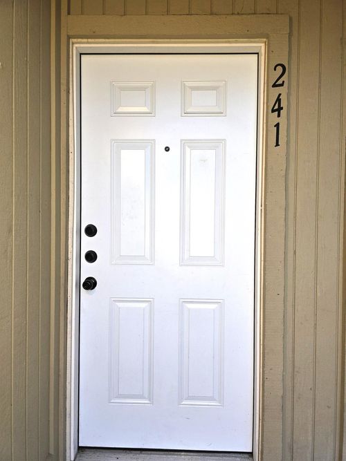 apt-241-3939 Madison Ave, North Highlands, CA, 95660-5075 | Card Image