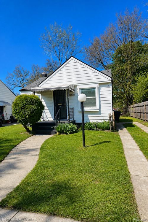 20445 Pinehurst St, Detroit, MI, 48221-1061 | Card Image