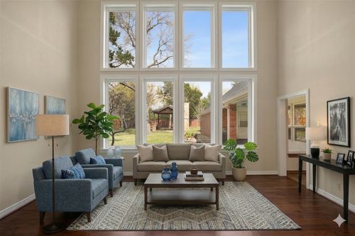 8 Equestrian Trl, Duncanville, TX, 75116-2034 | Card Image