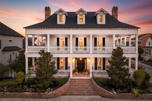 7 Caroline St, Galveston, TX, 77554-1402 | Card Image