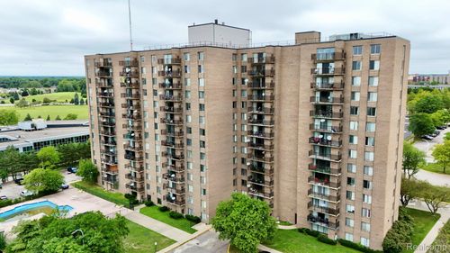 apt-810-16400 N Park Dr, Southfield, MI, 48075-4728 | Card Image