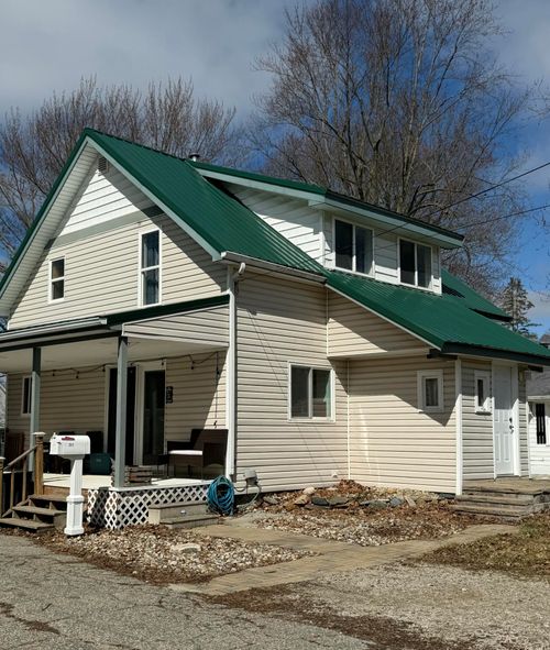 301 N Kennefic St, Yale, MI, 48097-2938 | Card Image