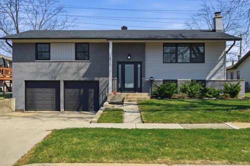 6717 Patton Dr, Woodridge, IL, 60517-1421 | Card Image
