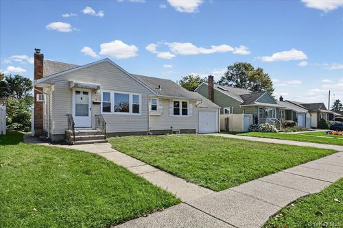 7 High St, Hicksville, NY, 11801-2214 | Card Image