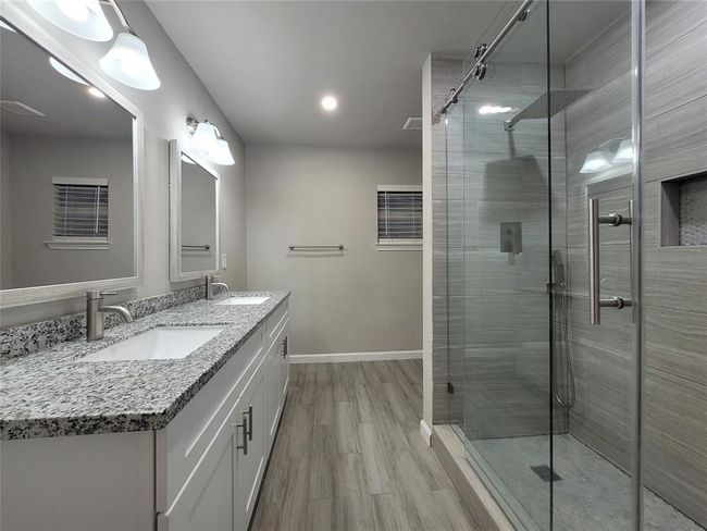 Beautifully updated Primary Bathroom | Image 29