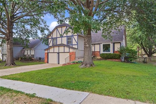 2100 E Sleepy Hollow Dr, Olathe, KS, 66062-2314 | Card Image