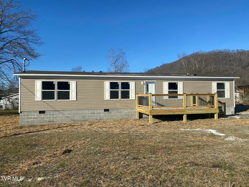 111 E 28th St S, Big Stone Gap, VA, 24219-3719 | Card Image