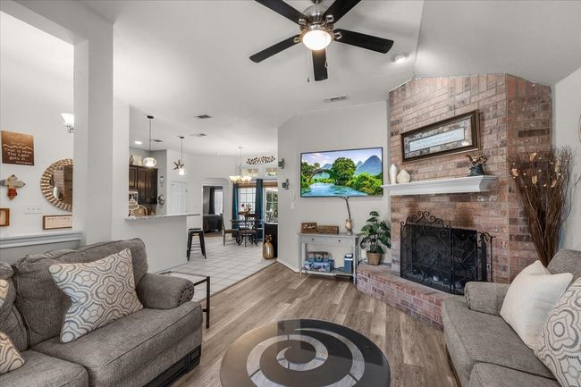 5212 Cross Timber Rd W, House other with 3 bedrooms, 2 bathrooms and null parking in Cleburne TX | Image 9