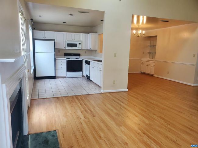 1348 Le Parc Ter, House attached with 2 bedrooms, 3 bathrooms and null parking in CHARLOTTESVILLE VA | Image 5