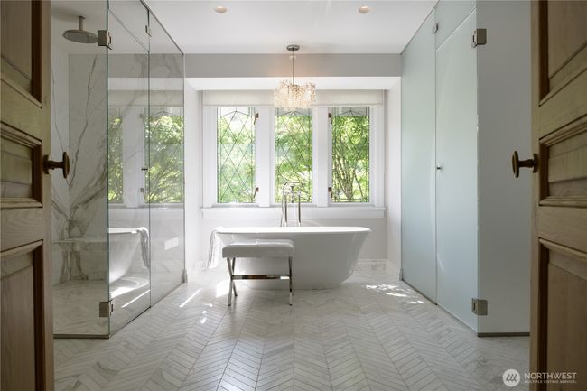 8580 Hunts Point Ln, House other with 5 bedrooms, 6 bathrooms and 3 parking in Hunts Point WA | Image 25