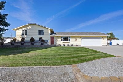 24921 E Rosewood Ave, Home with 4 bedrooms, 2 bathrooms and null parking in NEWMAN LAKE WA | Image 1