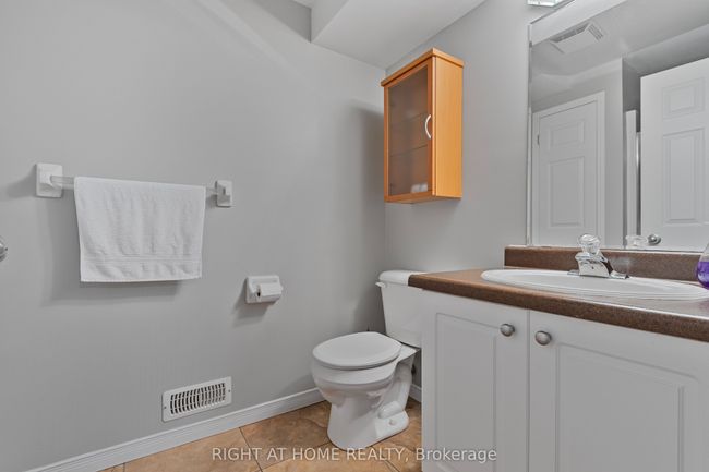 82 Rossmore Crt, House other with 3 bedrooms, 2 bathrooms and 2 parking in London ON | Image 18