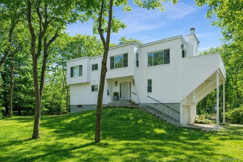14 Old Trail Road, Southampton, NY, 11976 | Card Image