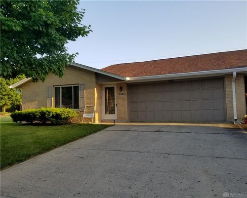 3582-3582 Village Green Dr, Dayton, OH, 45414-2428 | Card Image
