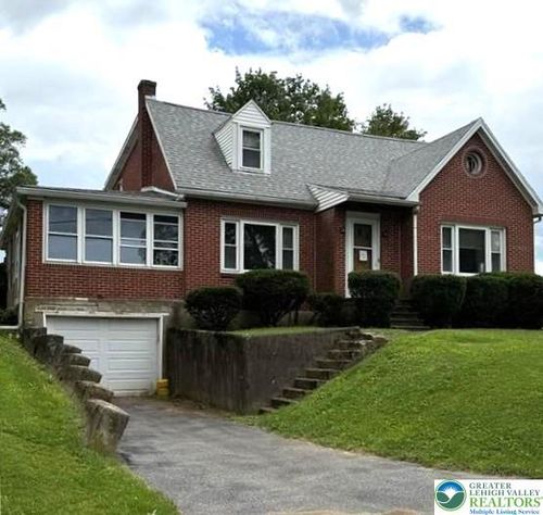 562 Georgetown Rd, Nazareth, PA, 18064-9619 | Card Image