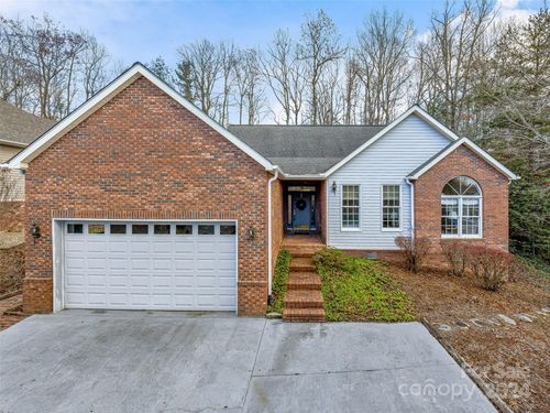 205 Tallyho Lane, Hendersonville, NC, 28791 | Card Image