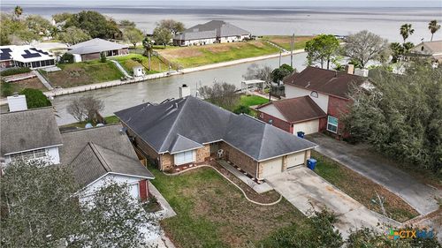 123 E Harbor Dr, Port Lavaca, TX, 77979-4913 | Card Image