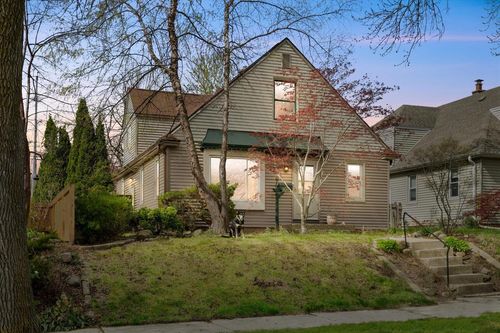 3249 W Ruskin Street, Milwaukee, WI, 53215 | Card Image