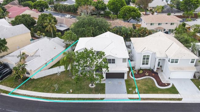 1127 Sw 104 Th Way, House other with 4 bedrooms, 3 bathrooms and null parking in Pembroke Pines FL | Image 36