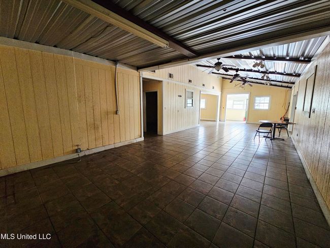 Main room | Image 6