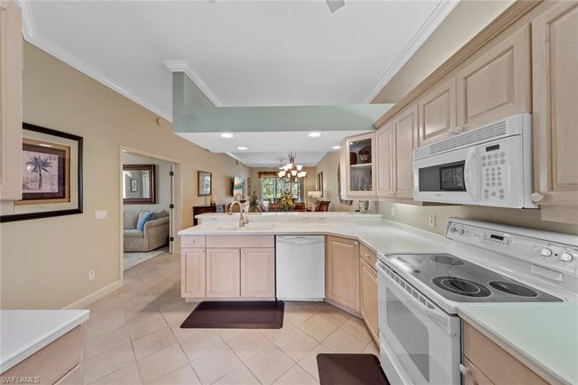 APT-5401 - 1972 Cascades Dr, Condo with 3 bedrooms, 2 bathrooms and 1 parking in NAPLES FL | Image 8