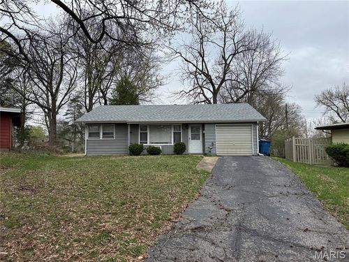 8427 Rosalind Ct, Saint Louis, MO, 63114-4136 | Card Image