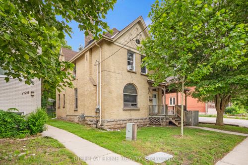 202 Sydenham St, London, ON, N6A1W3 | Card Image
