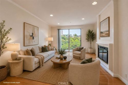 303-555 Maine Ave, Long Beach, CA, 90802-2752 | Card Image