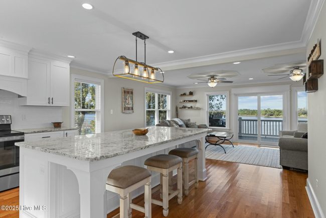 Eat-In Kitchen | Image 27