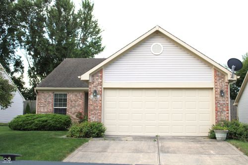 631 Muirfield Dr, Brownsburg, IN, 46112-8322 | Card Image