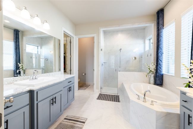 dual vanities | Image 17
