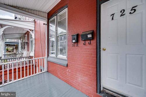 725 Madison Ave, Reading, PA, 19601-2527 | Card Image