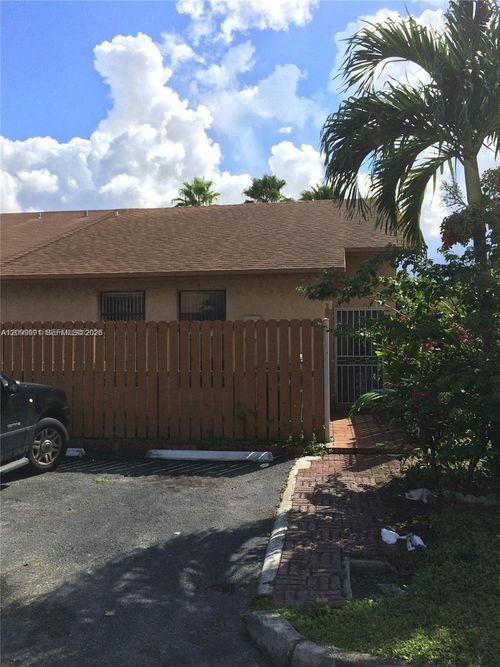 6721-6721 Nw 189th Ter, Hialeah, FL, 33015 | Card Image