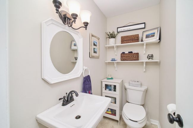 Main Floor Bath | Image 25