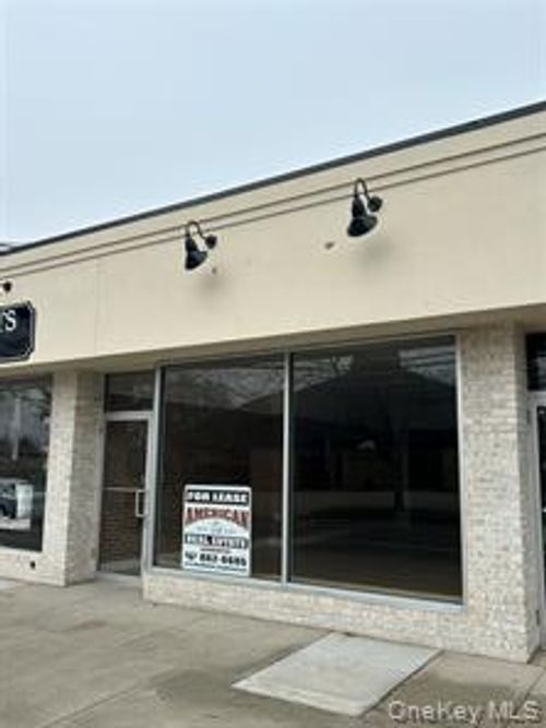 249 W Main St, Sayville, NY, 11782-2522 | Card Image