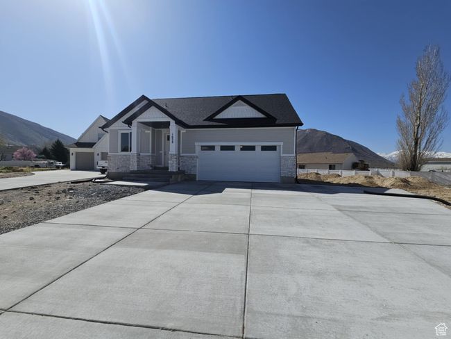 Ranch-style house with a mountain view, a garage, and concrete driveway | Image 24