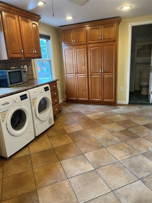 36 Miller Rd, Hicksville, NY, 11801-1842 | Card Image