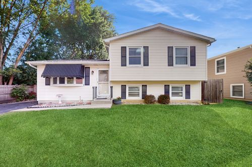 301 Greenview Dr, Park City, IL, 60085-4739 | Card Image