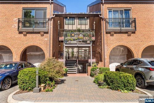 7 Eliot Ct, Teaneck, NJ, 07666-6490 | Card Image