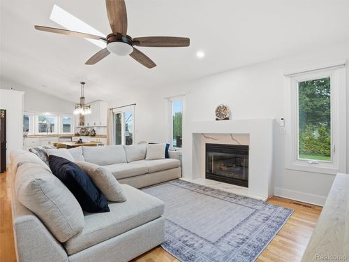 10754 Oxbow Lakeshore Dr, White Lake, MI, 48386-2281 | Card Image