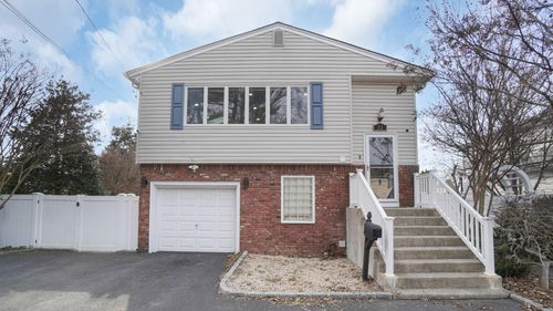23 Madeline Ln, West Babylon, NY, 11704-5418 | Card Image