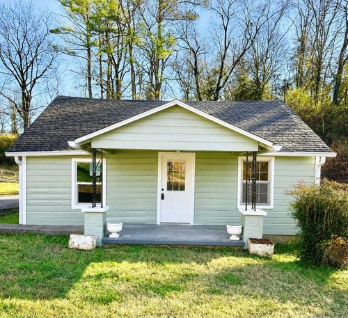 833 Cumberland Dr, Clarksville, TN, 37040-4051 | Card Image